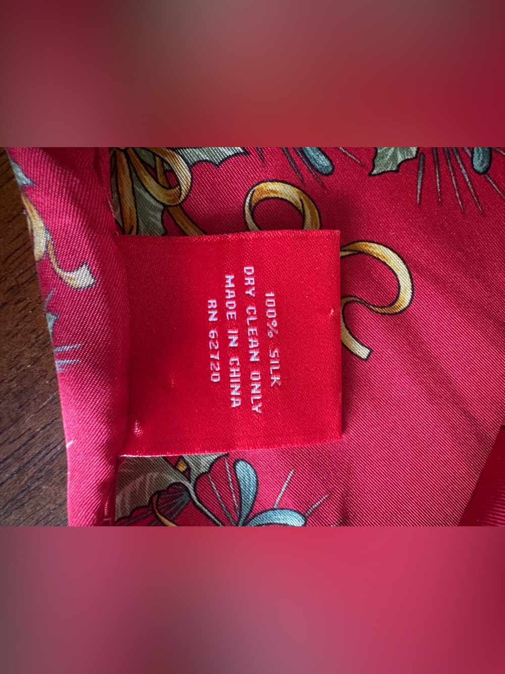 Vintage Oscar de la Renta 100% Silk Christmas Holiday Scarf Red 53” - Picture 7 of 7